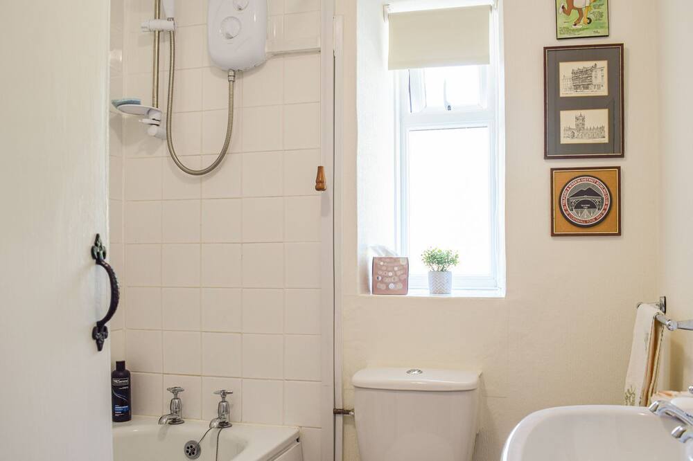Photo of Bathroom in Llanidloes