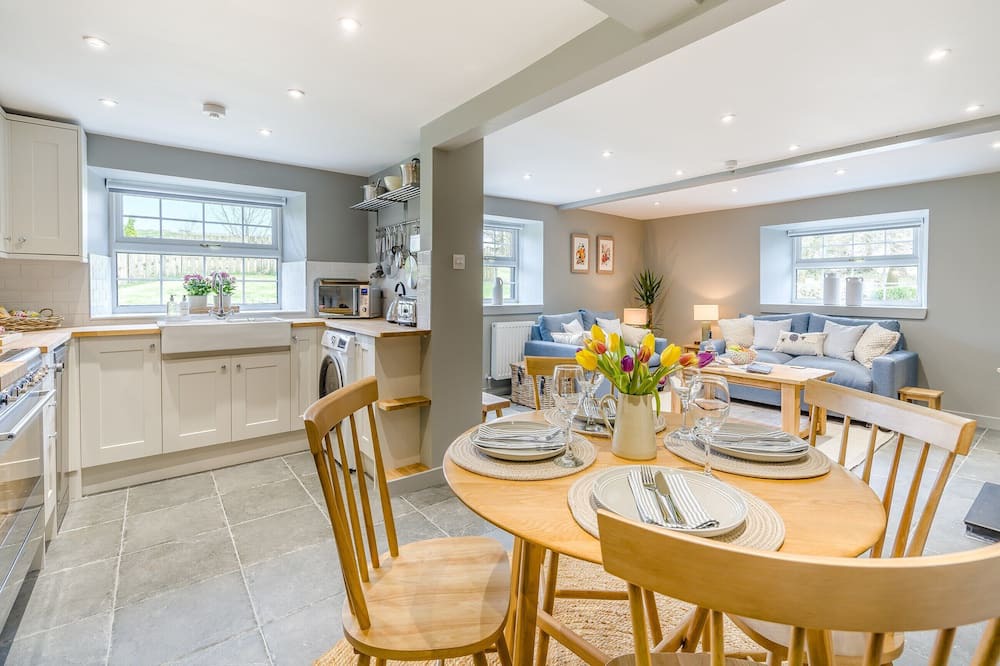 Photo of Others in Mauchline