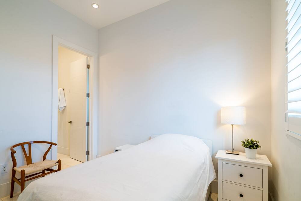 Photo of Bedroom in Key Biscayne