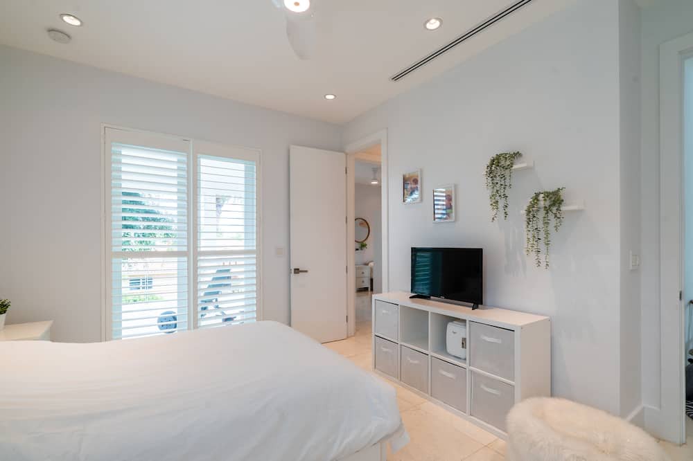Photo of Bedroom in Key Biscayne