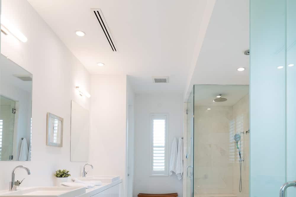 Photo of Bathroom in Key Biscayne