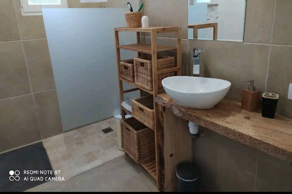 Photo of Bathroom in Cabrieres