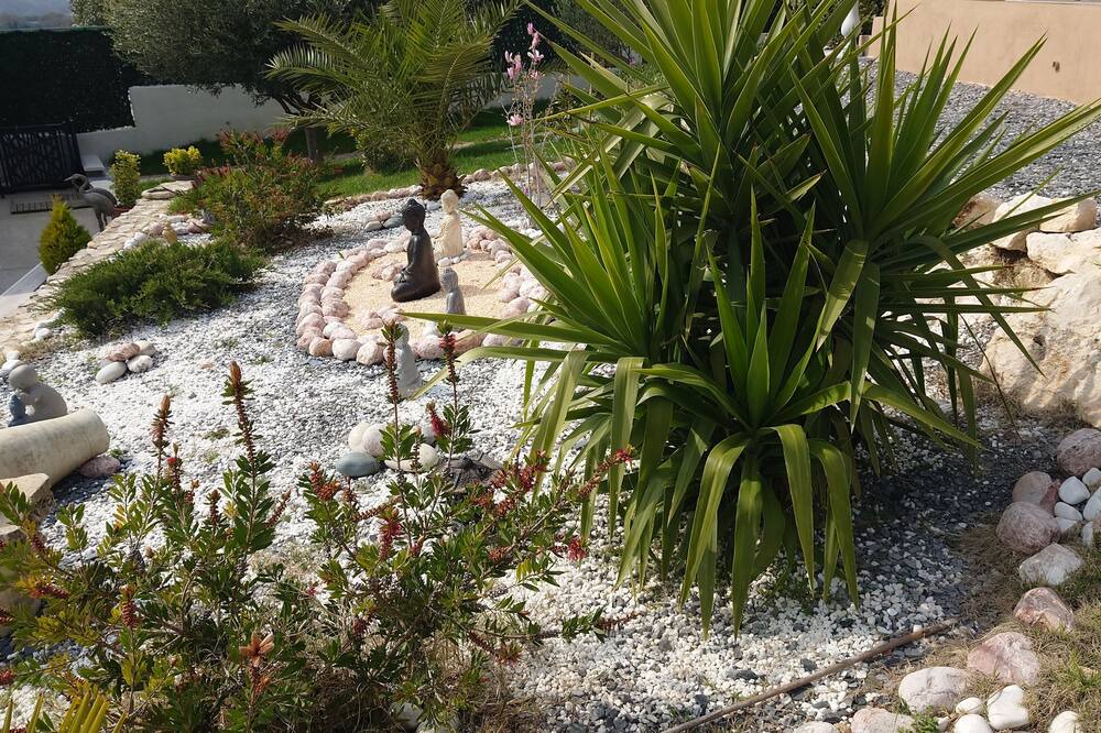 Photo of Outdoor in Saint-Maximin