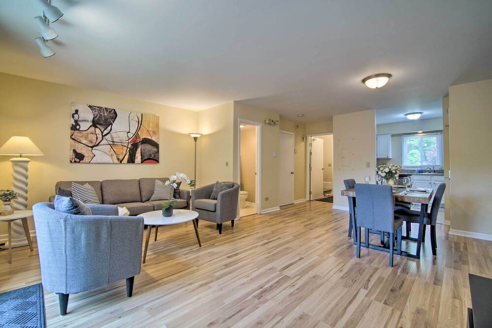 Photo of Livingroom in Gurnee