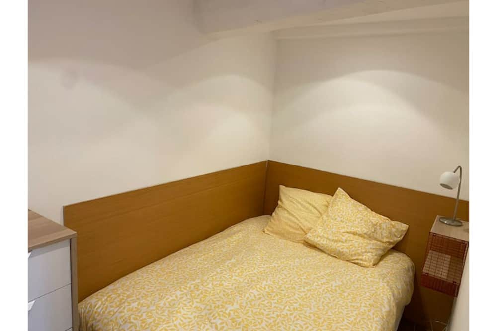 Photo of Bedroom in Saint-Thibery