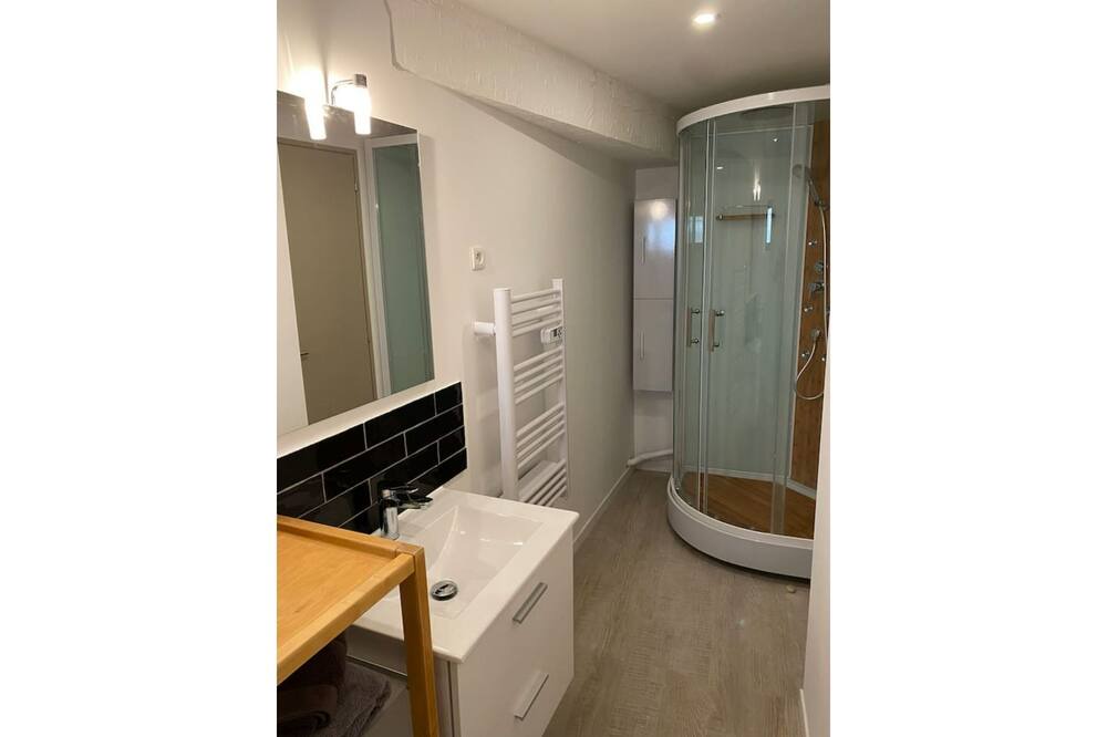 Photo of Bathroom in Saint-Thibery