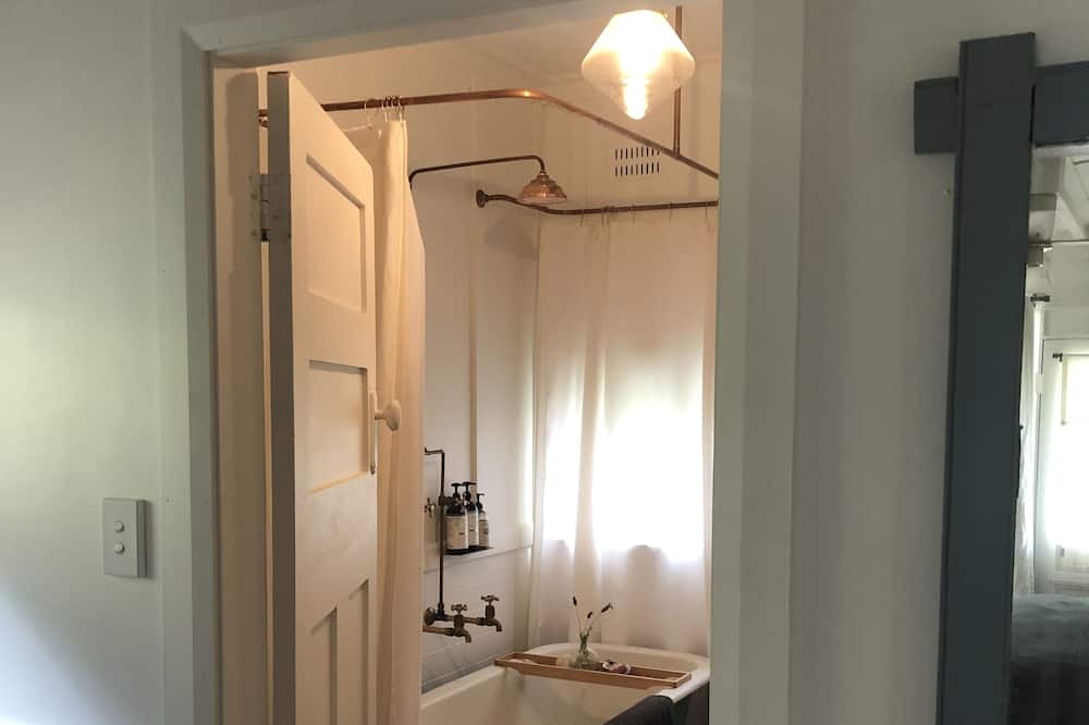 Photo of Bathroom in Milsons Passage
