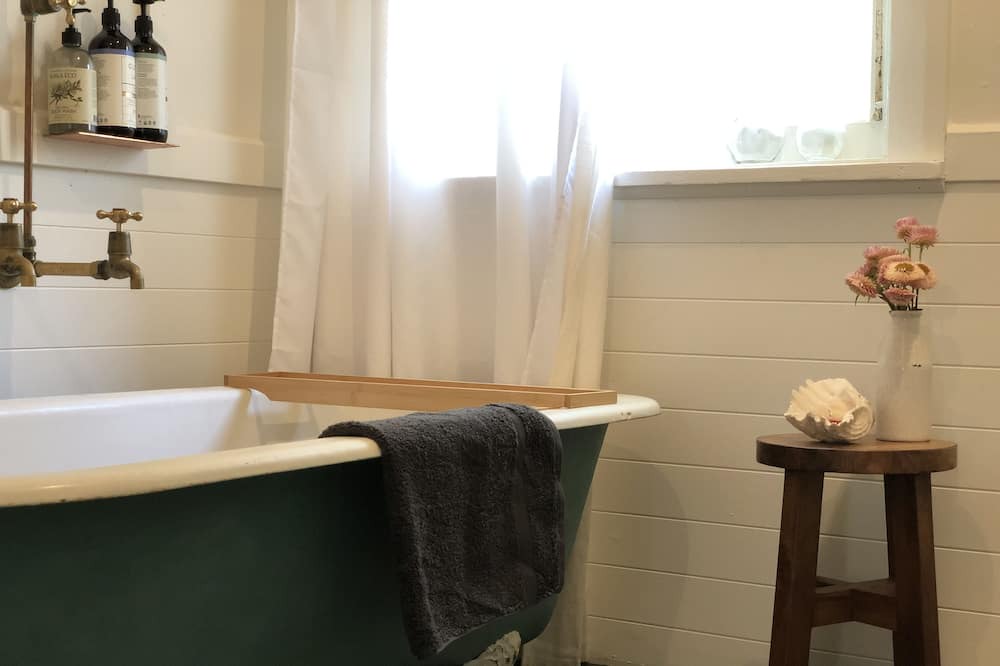 Photo of Bathroom in Milsons Passage