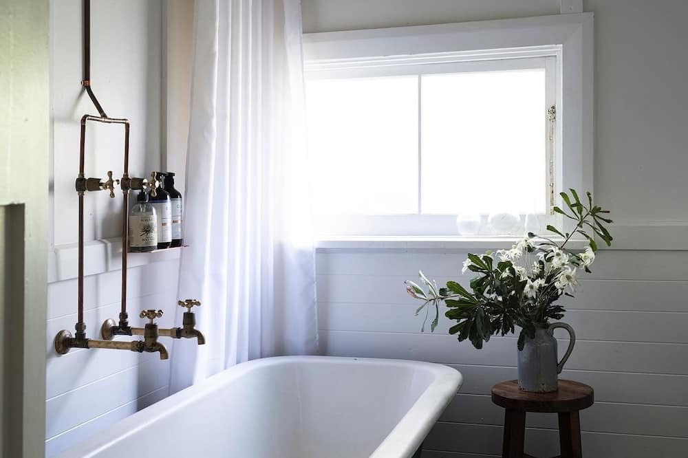 Photo of Bathroom in Milsons Passage