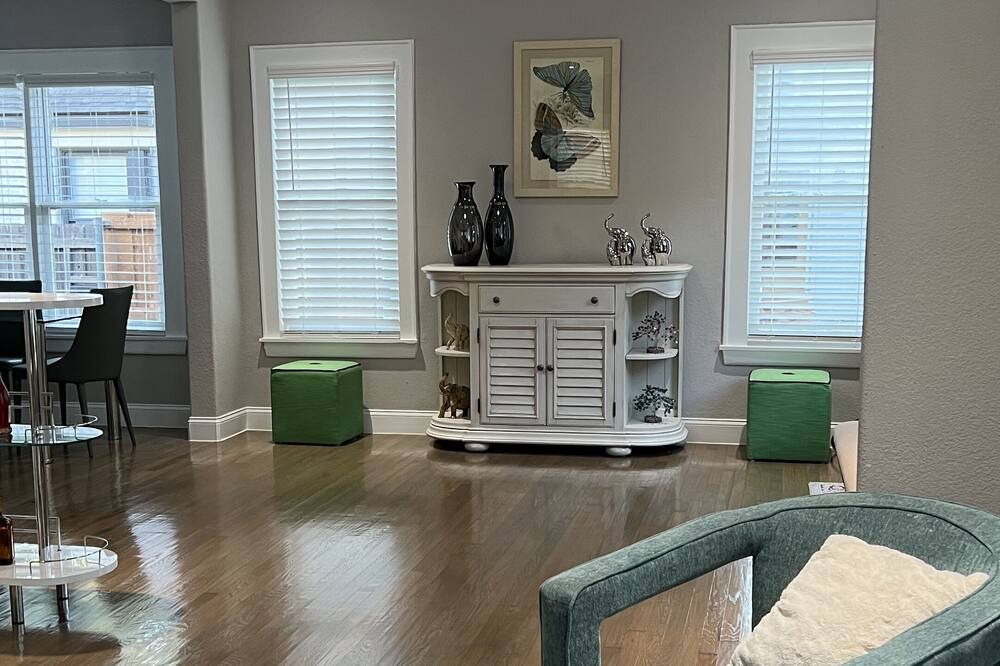Photo of Livingroom in Knox - Henderson