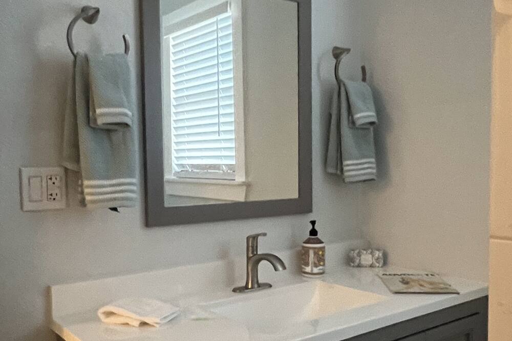 Photo of Bathroom in Knox - Henderson