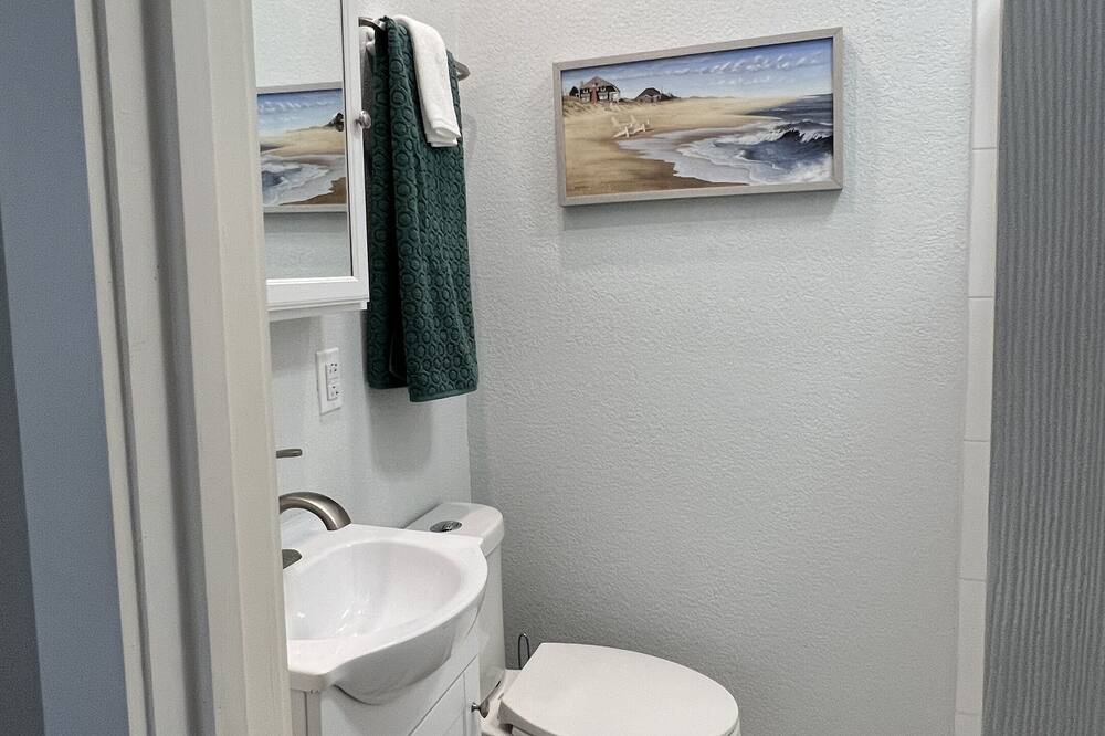 Photo of Bathroom in Knox - Henderson