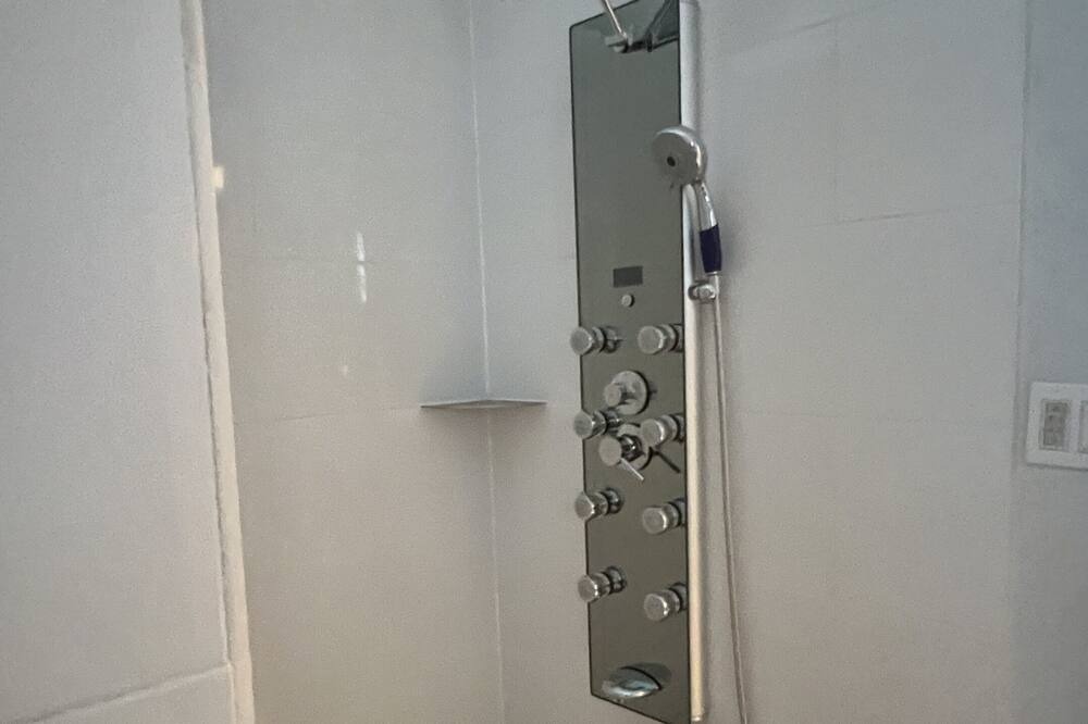Photo of Bathroom in Knox - Henderson
