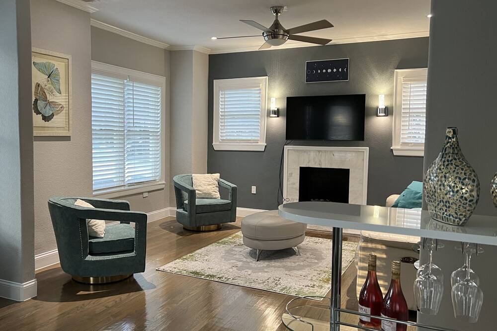 Photo of Livingroom in Knox - Henderson