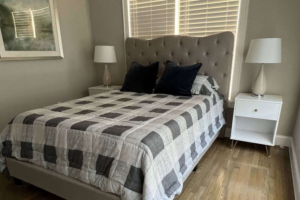 Photo of Bedroom in Knox - Henderson
