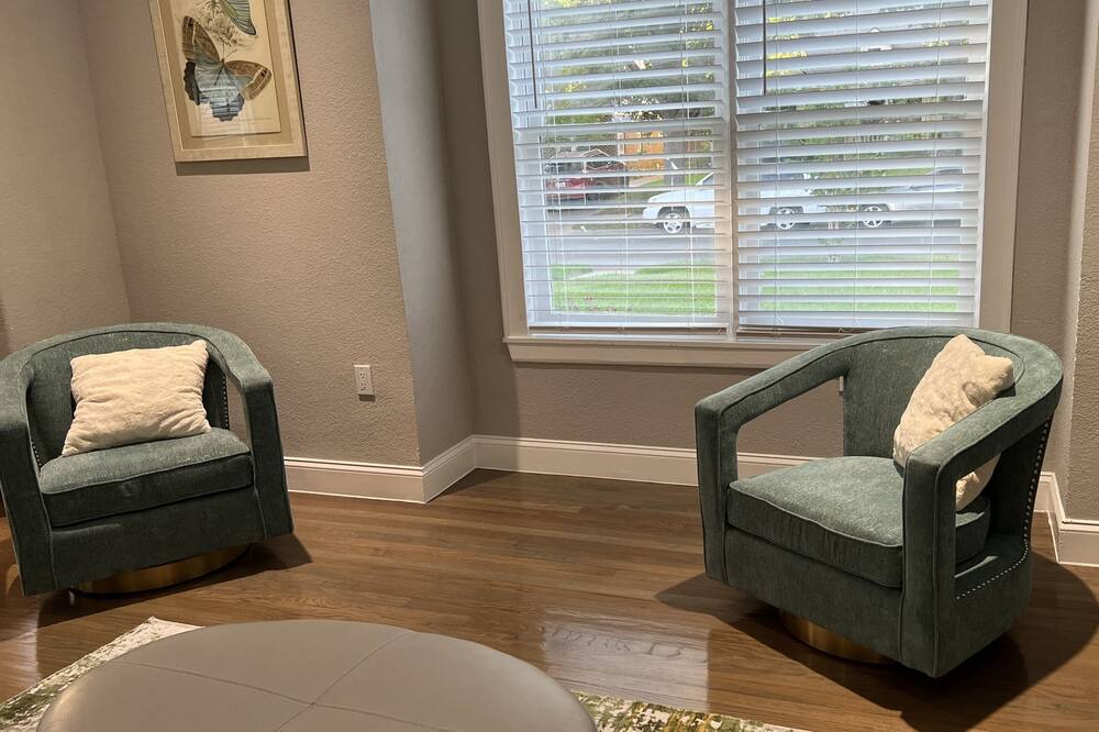 Photo of Livingroom in Knox - Henderson