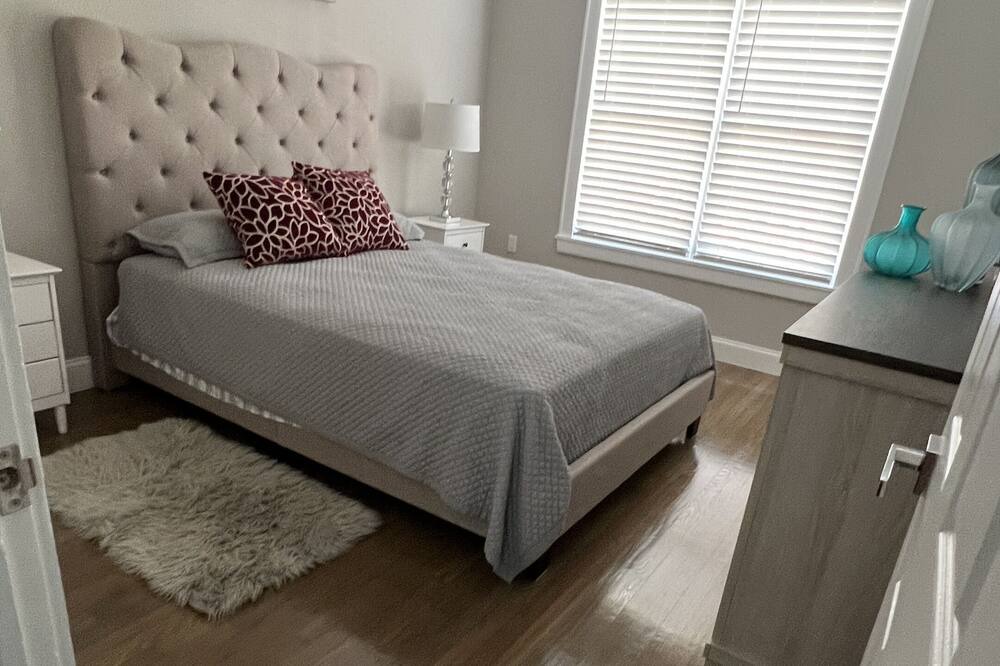 Photo of Bedroom in Knox - Henderson