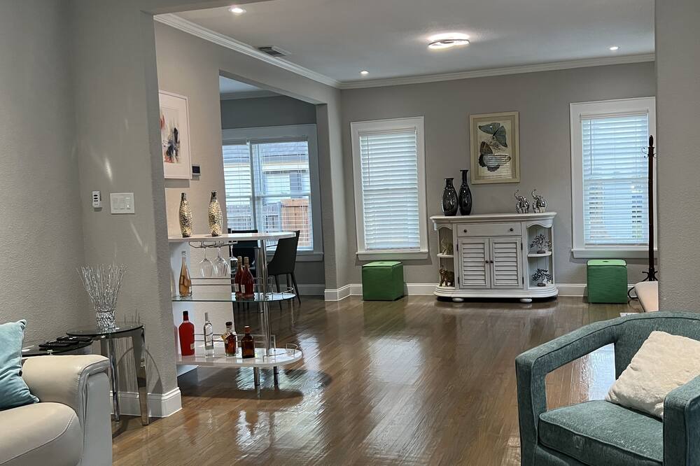 Photo of Livingroom in Knox - Henderson