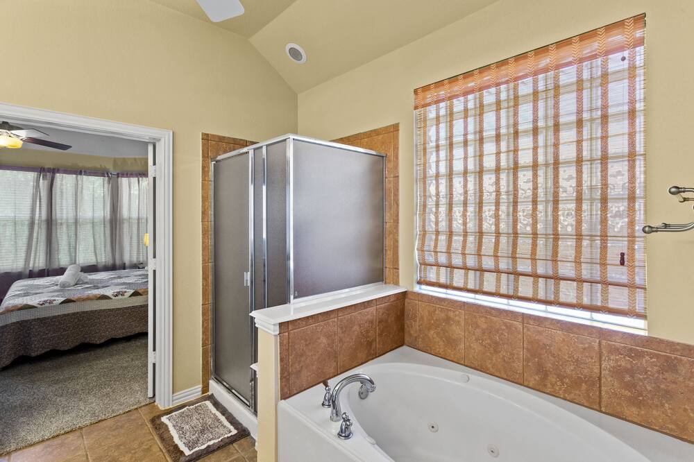 Photo of Bathroom in Allen