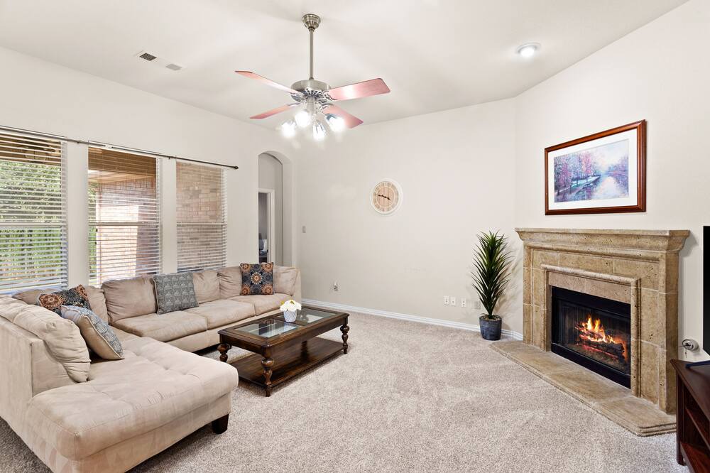 Photo of Livingroom in Allen