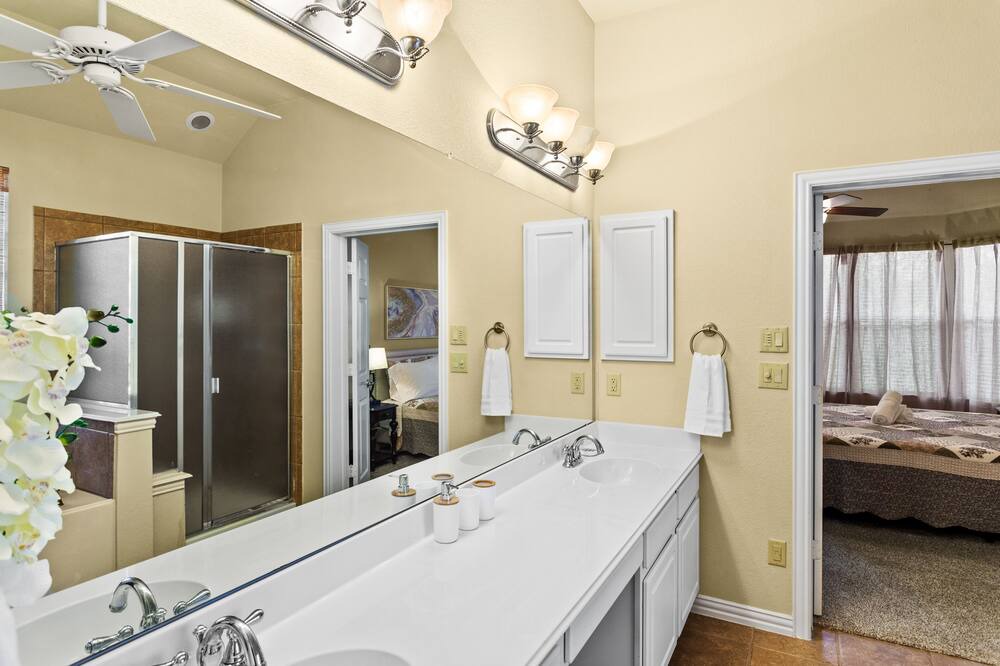 Photo of Bathroom in Allen