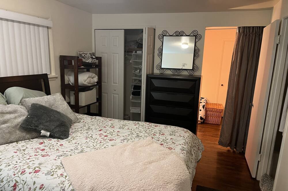 Photo of Bedroom in South Forest Park