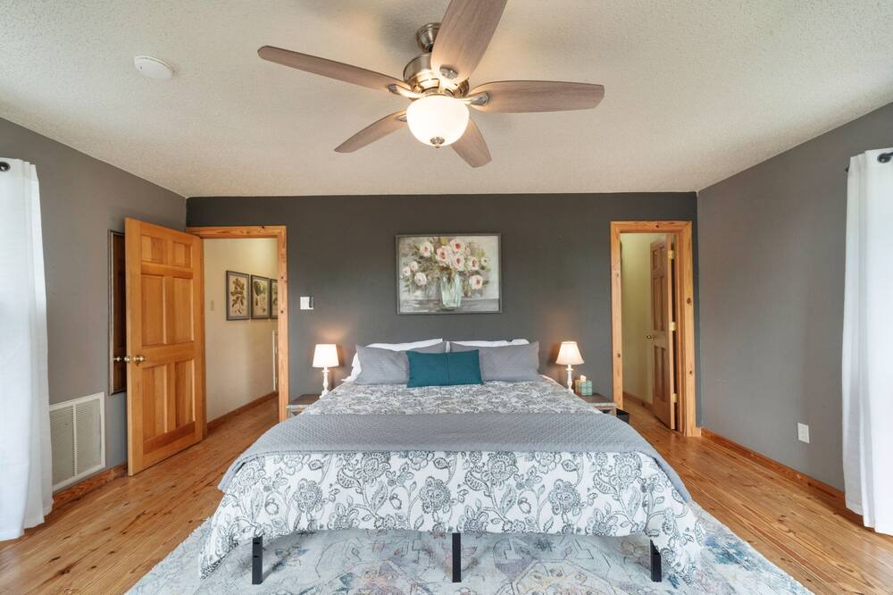 Photo of Bedroom in Oatmeal