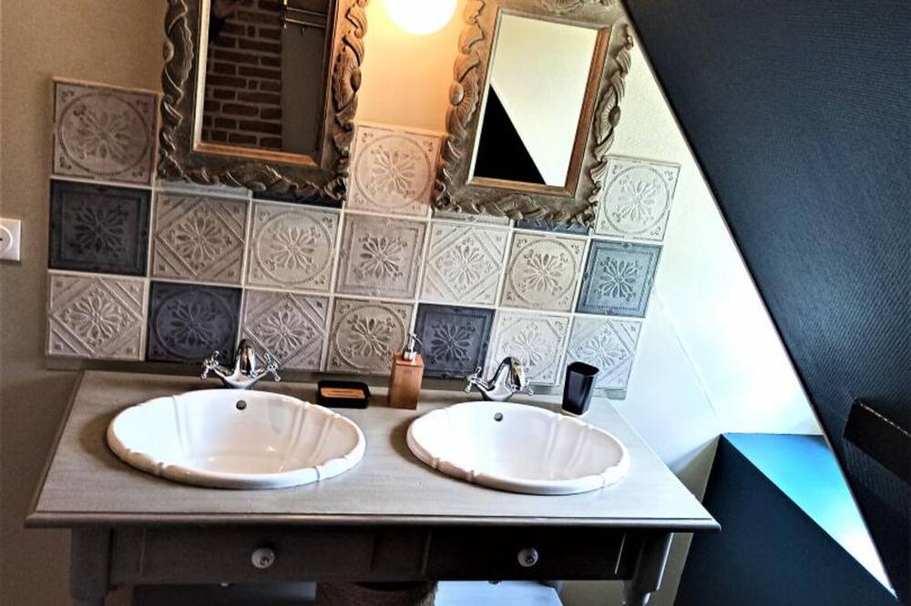Photo of Bathroom in Vibeuf