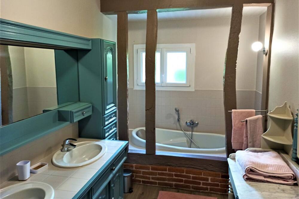 Photo of Bathroom in Vibeuf