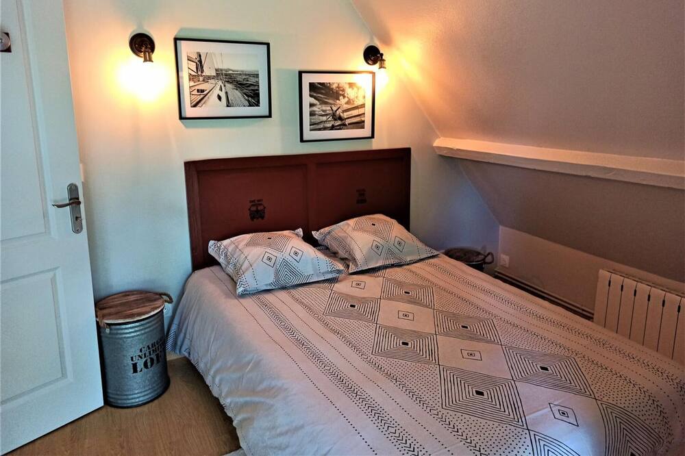 Photo of Bedroom in Vibeuf