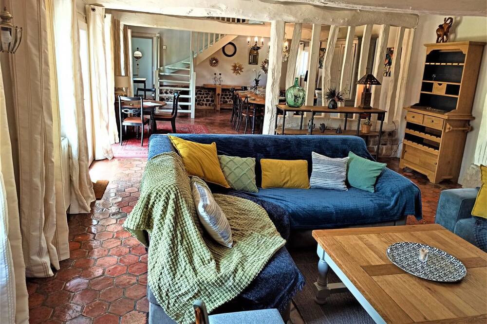 Photo of Livingroom in Vibeuf