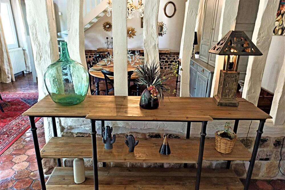 Photo of Livingroom in Vibeuf