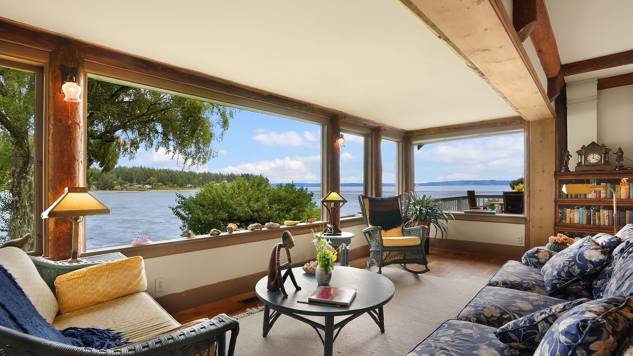 Photo of Livingroom in Rollingbay