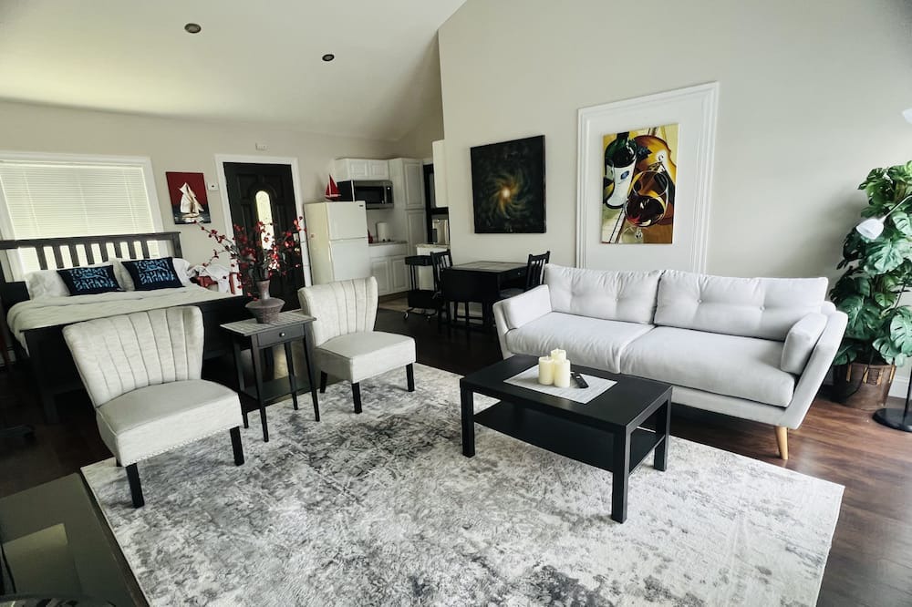 Photo of Bedroom in Northport