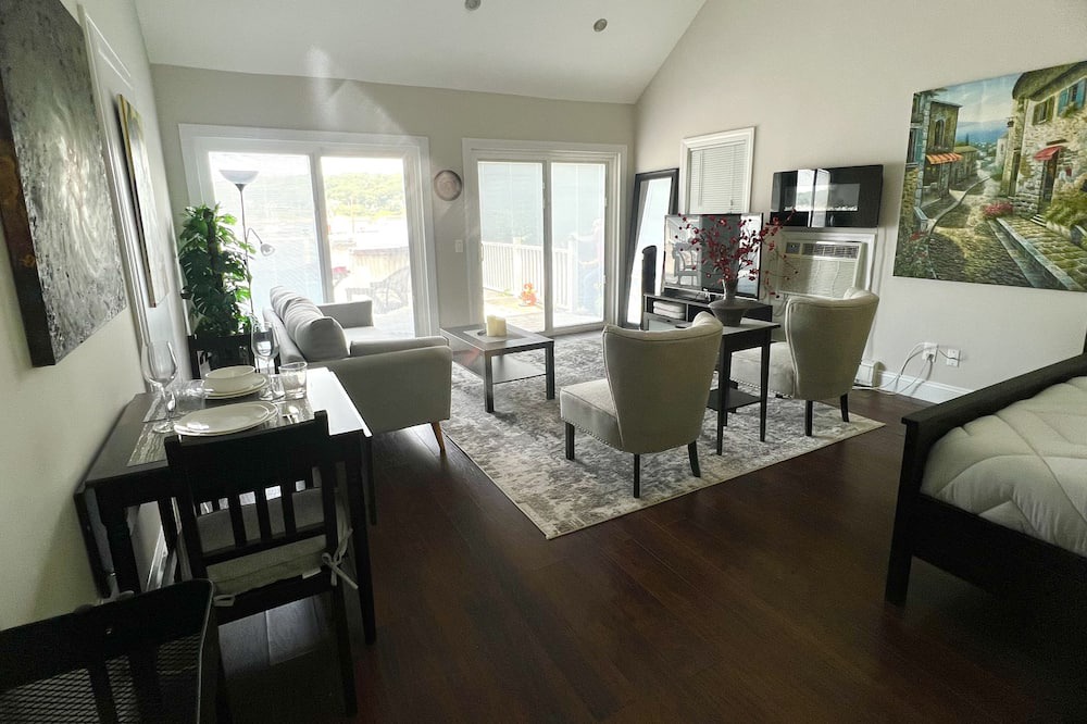 Photo of Livingroom in Northport