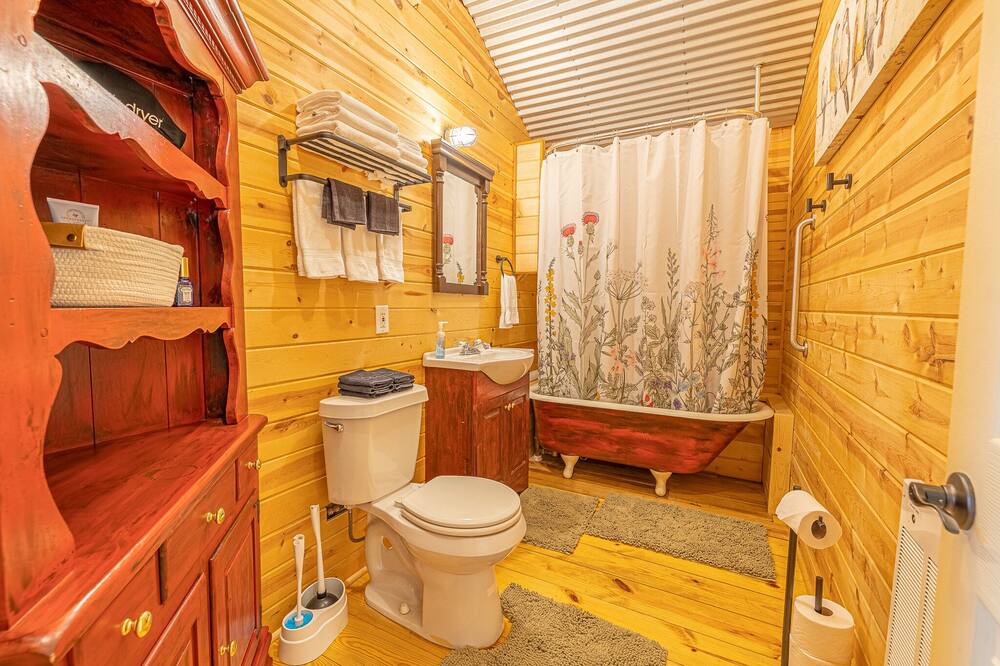Photo of Bathroom in Navasota