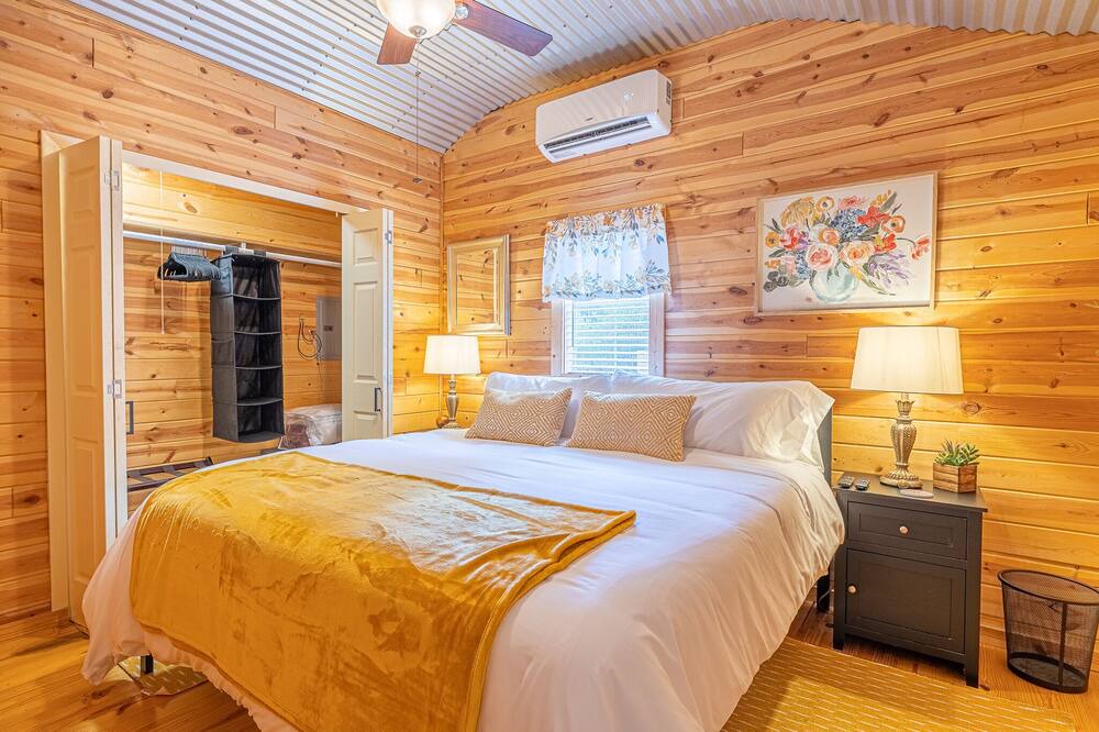 Photo of Bedroom in Navasota