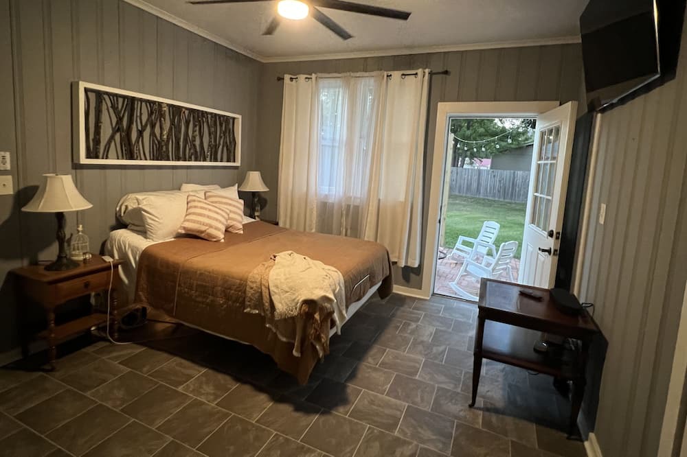 Photo of Bedroom in Jonesville