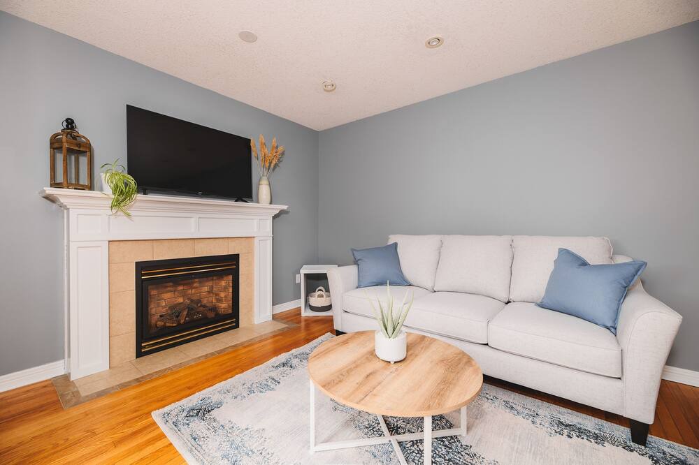 Photo of Livingroom in Sarnia