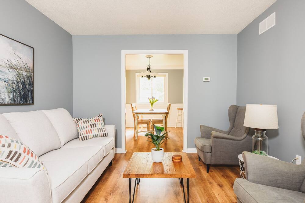 Photo of Livingroom in Sarnia