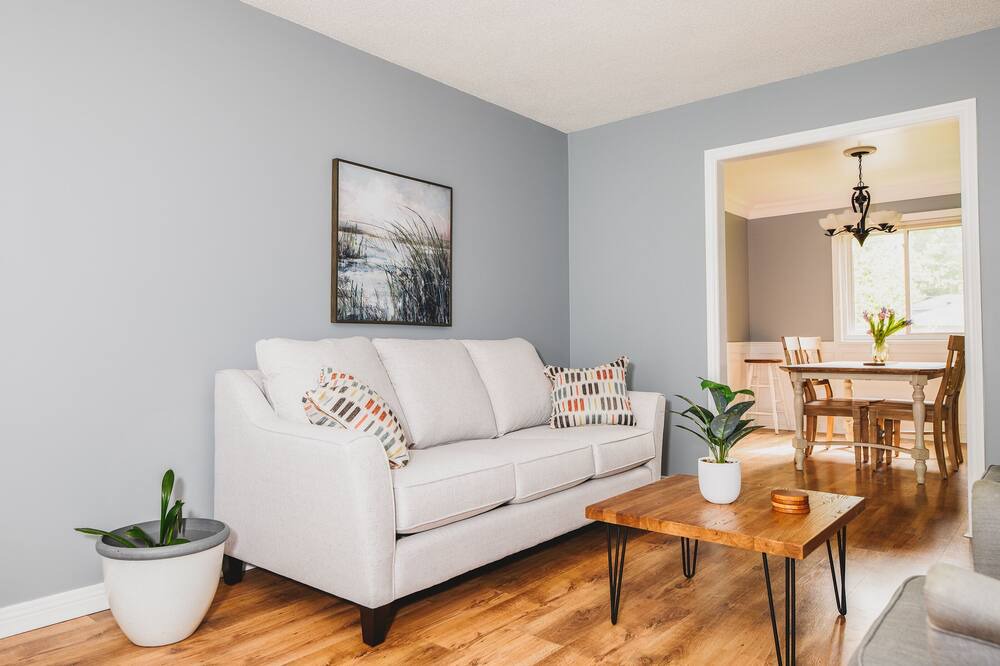 Photo of Livingroom in Sarnia