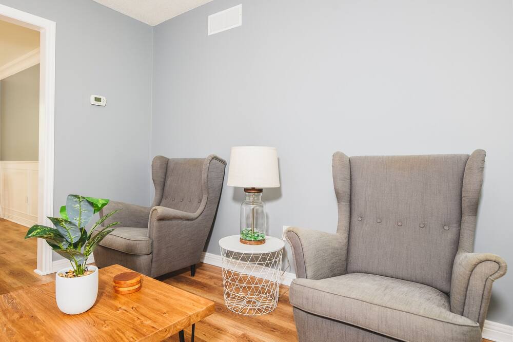 Photo of Livingroom in Sarnia