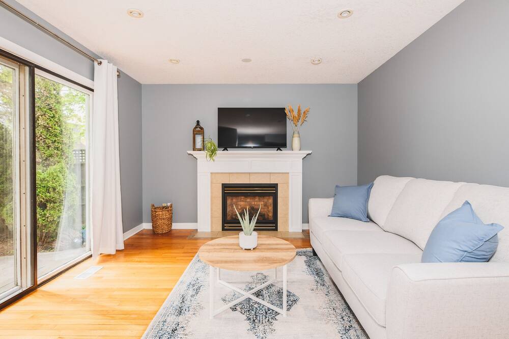 Photo of Livingroom in Sarnia