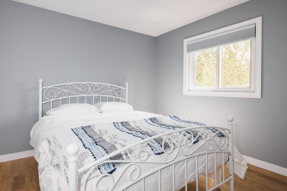 Photo of Bedroom in Sarnia