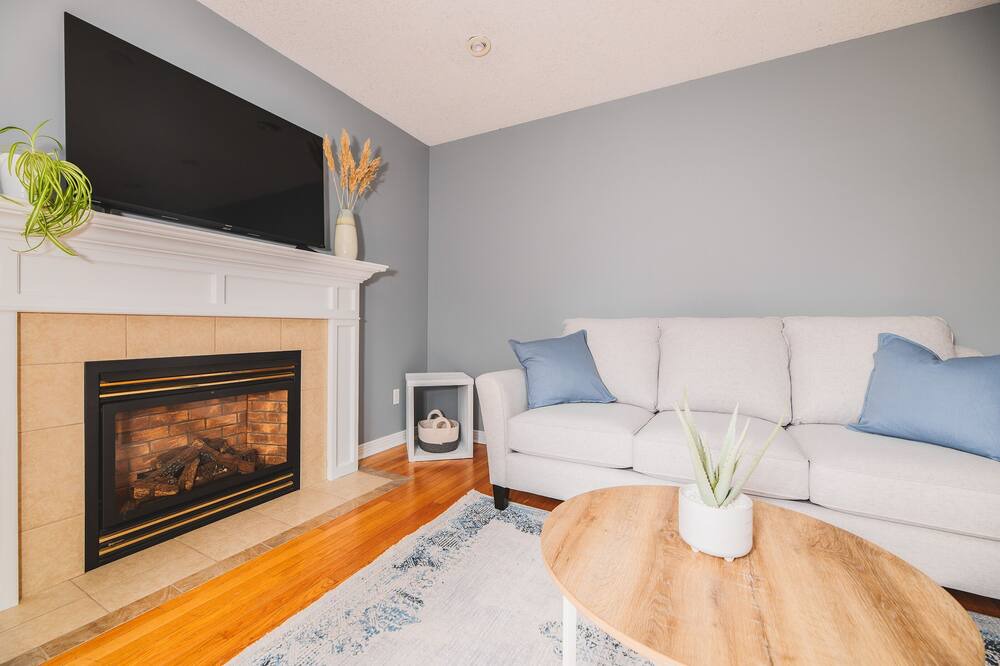 Photo of Livingroom in Sarnia