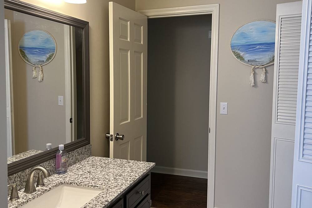 Photo of Bathroom in Middle Valley