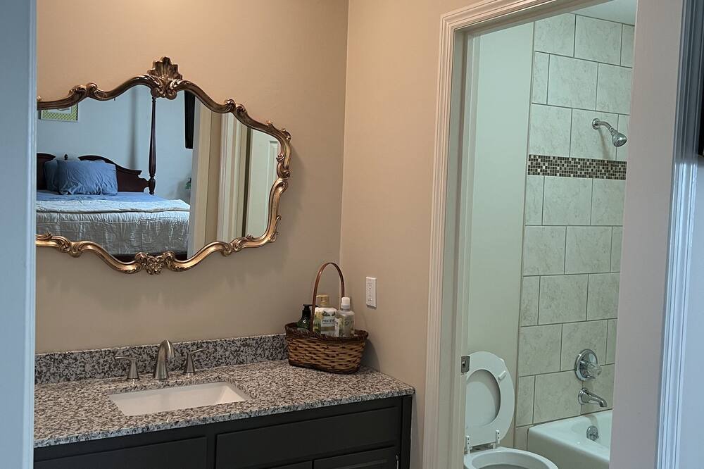 Photo of Bathroom in Middle Valley