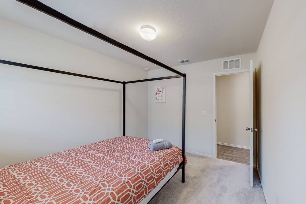 Photo of Bedroom in Aubrey