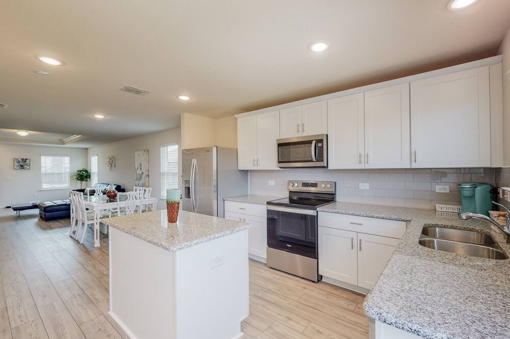 Photo of Kitchen in Aubrey