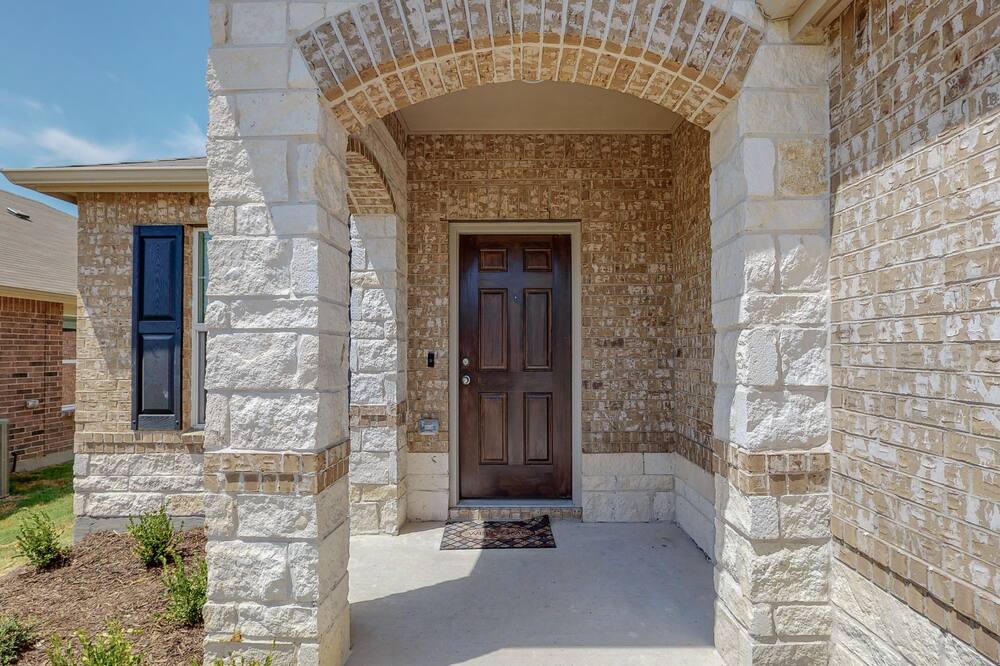 Photo of Outdoor in Aubrey